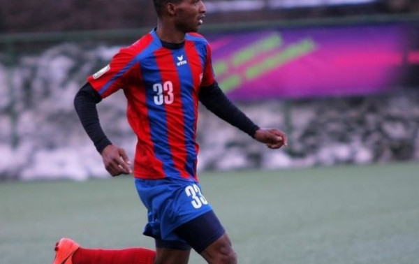 Autsaideriai pasidalijo po tašką