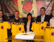 Rinktinė kviečia atnešti savo širdis į stadioną 