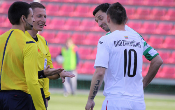 Senoji futbolo rinktinės gvardija tiki, kad jaunimas iškovos dvi pergales