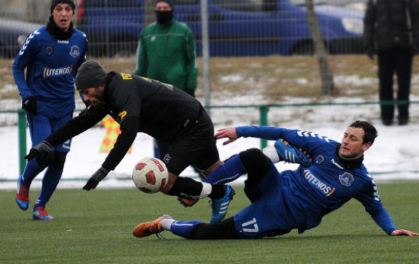 „Utenis“ rikiuoja gretas