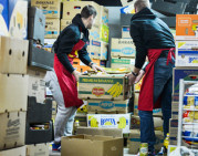 Prieš draugišką akistatą – darbas sandėlyje