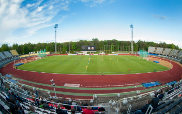 Persekiotojų kluptelėjimai - lyderių naudai