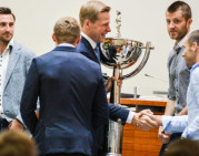 LFF taurę „Žalgiris“ įteikė Vilniaus miesto savivaldybei