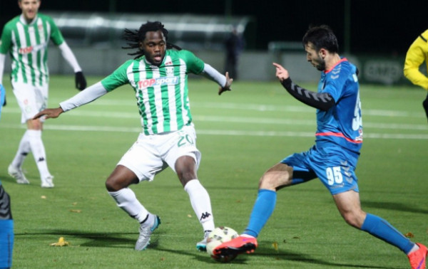 Aikštėse – staigmenos, įvarčių fejerverkai ir raudonų kortelių puokštė