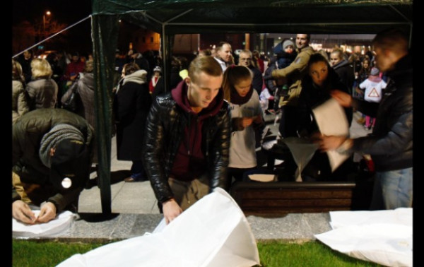 „Sūduvos“ futbolininkai dalyvavo saugaus eismo prevencijos akcijoje „Dangaus žibintai“