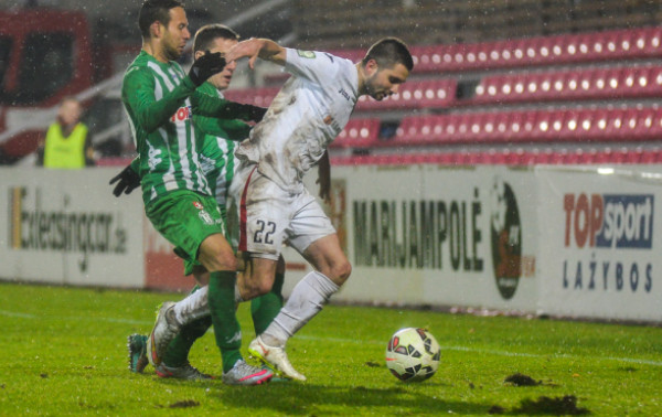 Bronza vis dar laukia savo laimėtojo