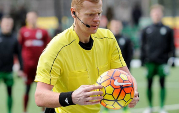 Tarptautinė futbolo federacija „SMScredit.lt A lygos“ mačuose išbandys du aikštės teisėjus (balandžio 1d. pokštas)