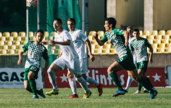 Čempionas kluptelėjo Kaune po debiutavusio lygoje P.Širvio įvarčio