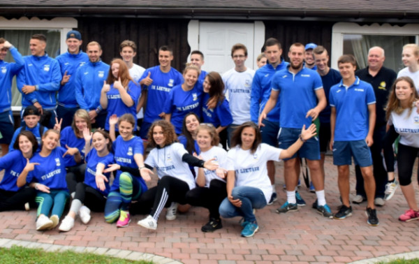 „Lietavos” futbolininkai apsilankė mokinių vasaros stovykloje „Partnerystės akademija“