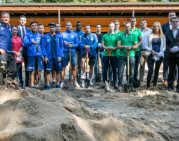 Futbolininkai sutvarkė stumbryną Lietuvos zoologijos sode