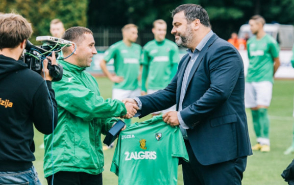 „Kauno Žalgirio“ veteranas gavo „Auksinės širdies“ marškinėlius