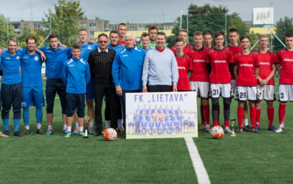 Draugiškame mače „Lietavos“ futbolininkai susirungė su gimnazistais