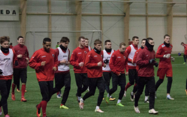 Pirmojoje „Sūduvos“ treniruotėje - trys peržiūroje dalyvaujantys futbolininkai