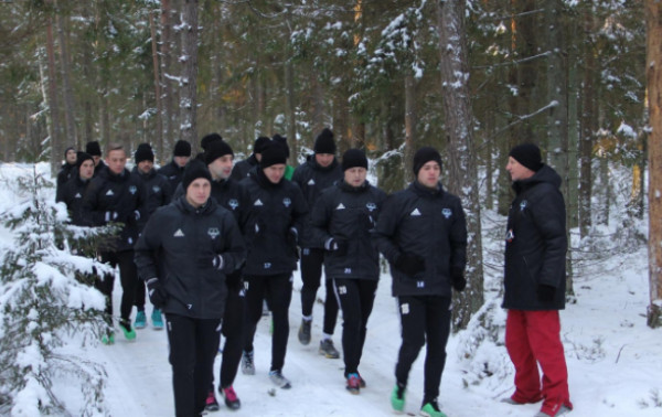 Kazlų Rūdos „Šilas“ pirmąją treniruotę surengė miške