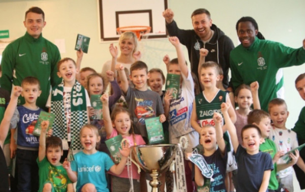 Žalgiriečiai futbolo gudrybių mokė pačius mažiausius