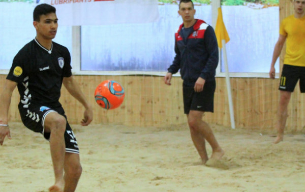 „Stumbro“ legionieriai išbandė paplūdimio futbolą