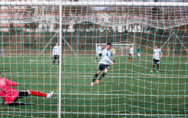 Keturios V-ojo A lygos turo intrigos (anonsas)