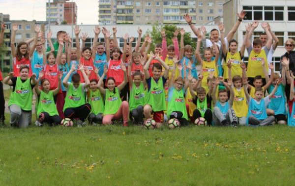 Žalgiriečiai mankštinosi su moksleiviais