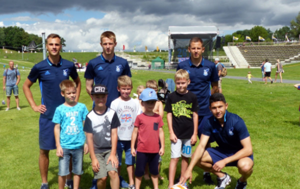 Miesto šventės dalyviai „Jonavos“ futbolininkams metė iššūkį