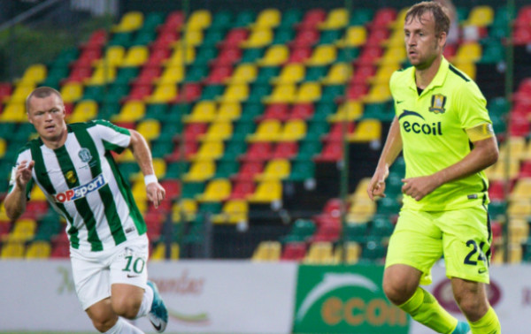 Karštame ir lietingame lyderių mūšyje – lygiosios