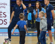 „Jonavos“ futbolininkai kvietė vaikus sportuoti