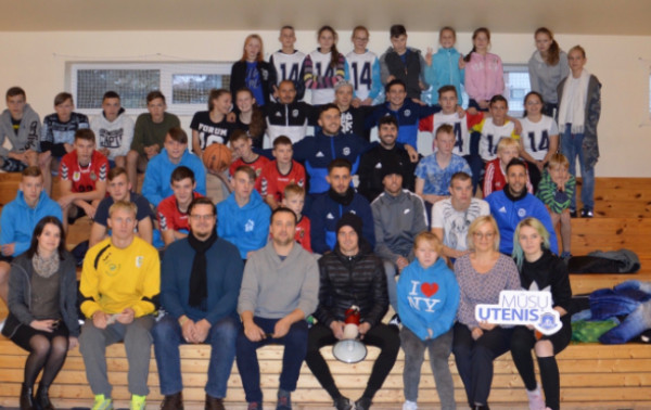 „Utenio“ žaidėjus ir trenerį pradžiugino spindinčios vaikų akys