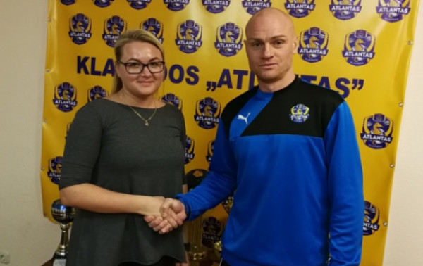 „Atlantas“ pasirašė sutartis su A.Bartkumi ir latviu P.Doroševu