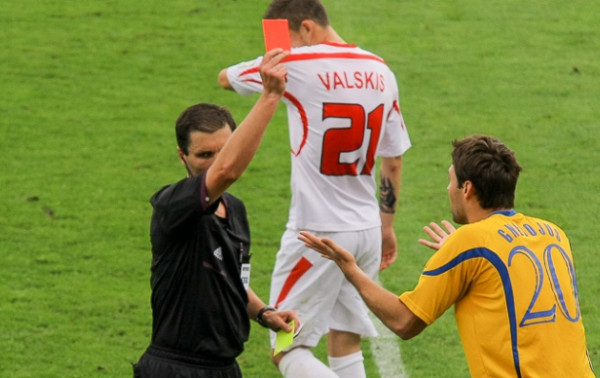 Dėl geltonų kortelių diskvalifikuoti keturi futbolininkai