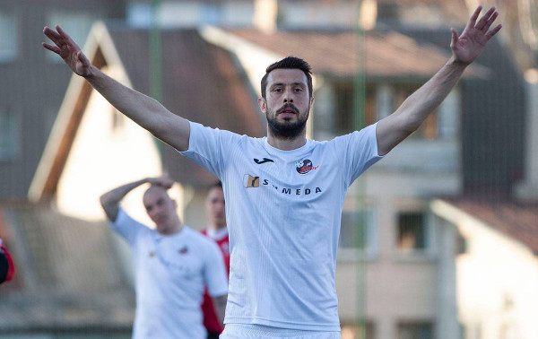 Mėnesio rinktinės pagrindą sudaro trijų pirmaujančių klubų žaidėjai