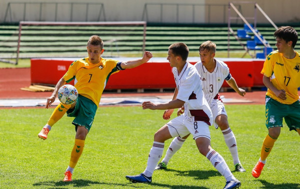 Jaunimo rinktinė nusileido kaimynams