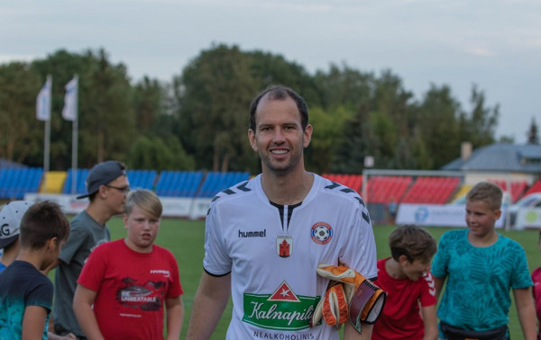 Naujas lyderis, debiutiniai įvarčiai ir vartininko žygdarbiai (trejų rungtynių apžvalga)