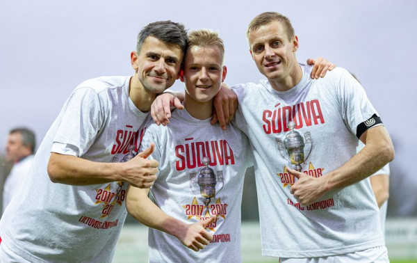 Simbolinis keitimas, „Riterių“ pareiškimas ir „Bangos“ tikslas (turo apžvalga)