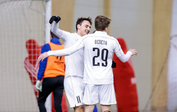 Sužaisti dar keturi kontroliniai susitikimai