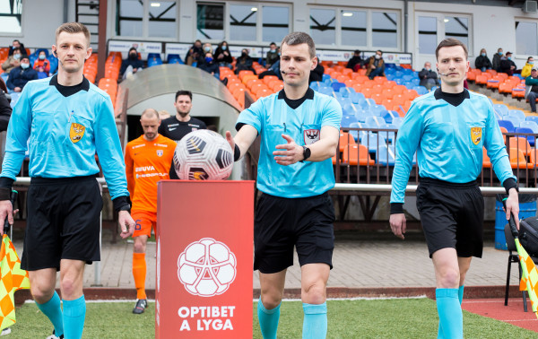 Kviečiame atiduoti balsą už balandžio mėnesio geriausiuosius