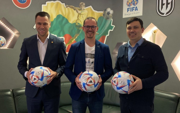 Šiemet komandos rungtyniaus naujais „Adidas“ kamuoliais