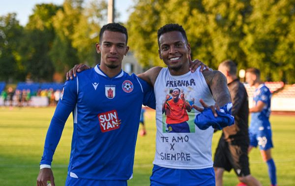 Turo apžvalga: iššūkiai pasitikti geromis nuotaikomis