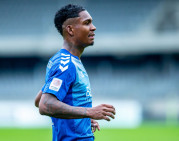 Mėlynai balti palinkėjo sėkmės trims žaidėjams