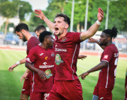 „Džiugas“ namuose išlipo iš duobės